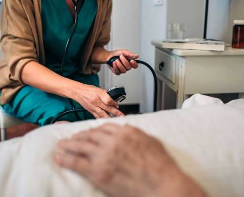 badante e persona lllettata lecco